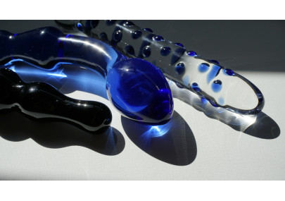 Guida all'acquisto del dildo perfetto: tipologie e materiali consigliati per un'esperienza intima sicura ed eccitante